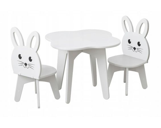 Stolík a dve stoličky, zajko