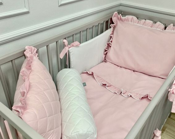 Bavlnená posteľná bielizeň s dvojitým volánikom a krajkou, púdrová ružová